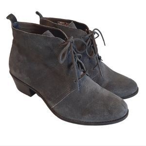 Vionic Ankle Boot size 9.5 Grey Suede Lace Up Like New